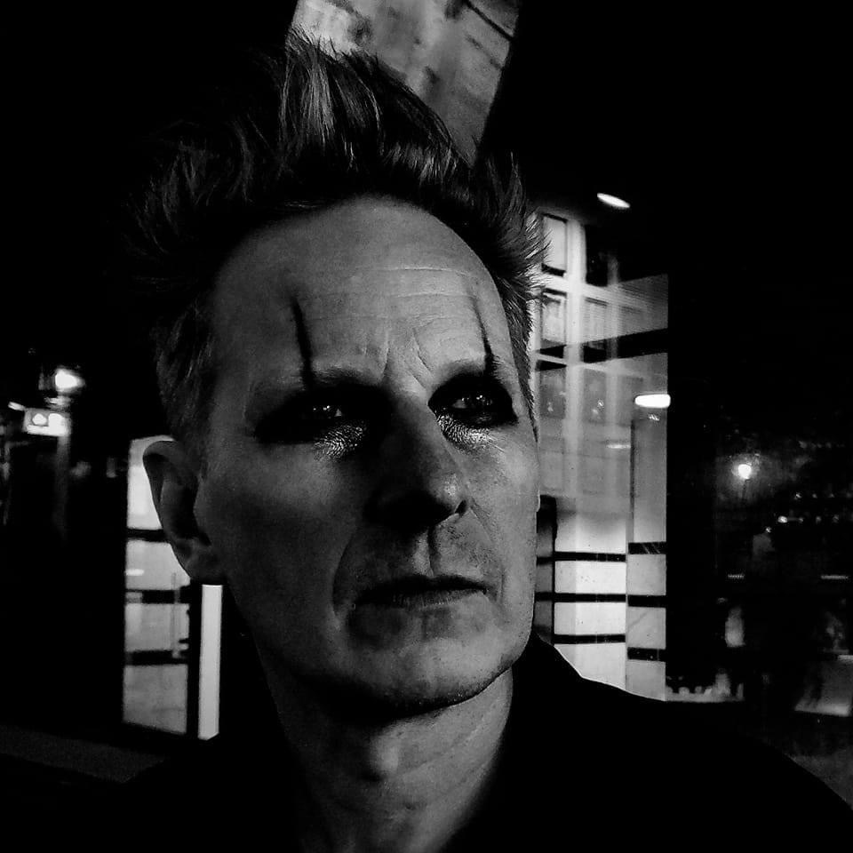 “The devil’s painting black inside of me”